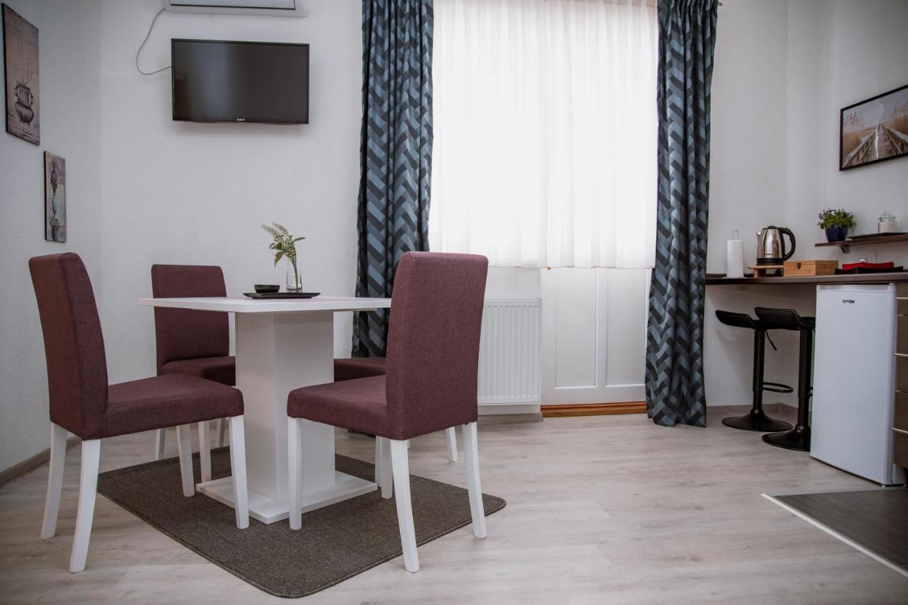 Guest House Mylan Licko Petrovo Selo Exterior photo