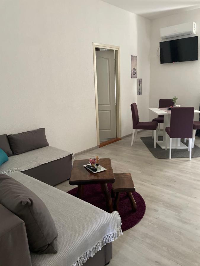 Guest House Mylan Licko Petrovo Selo Exterior photo